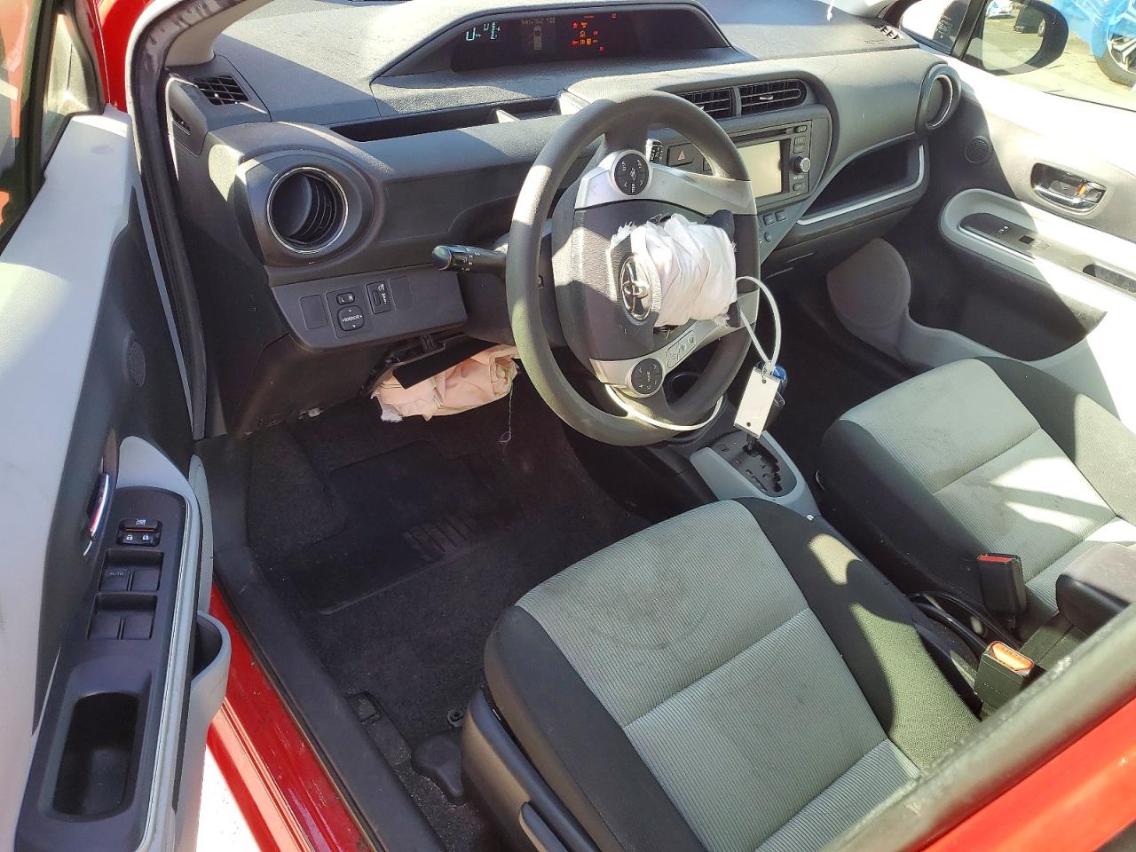 2014 TOYOTA PRIUS C THREE photo 8