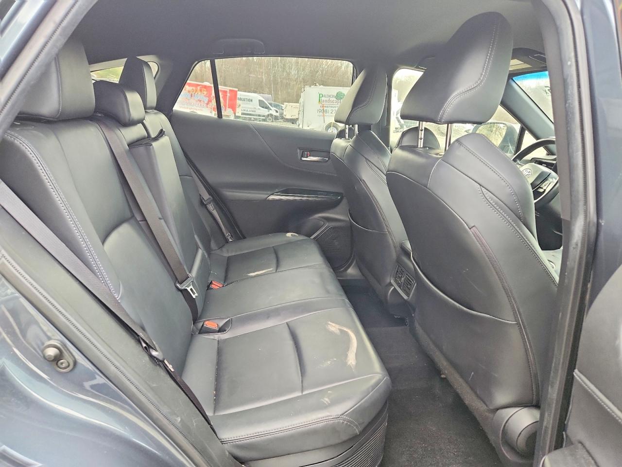 2022 TOYOTA VENZA XLE photo 21