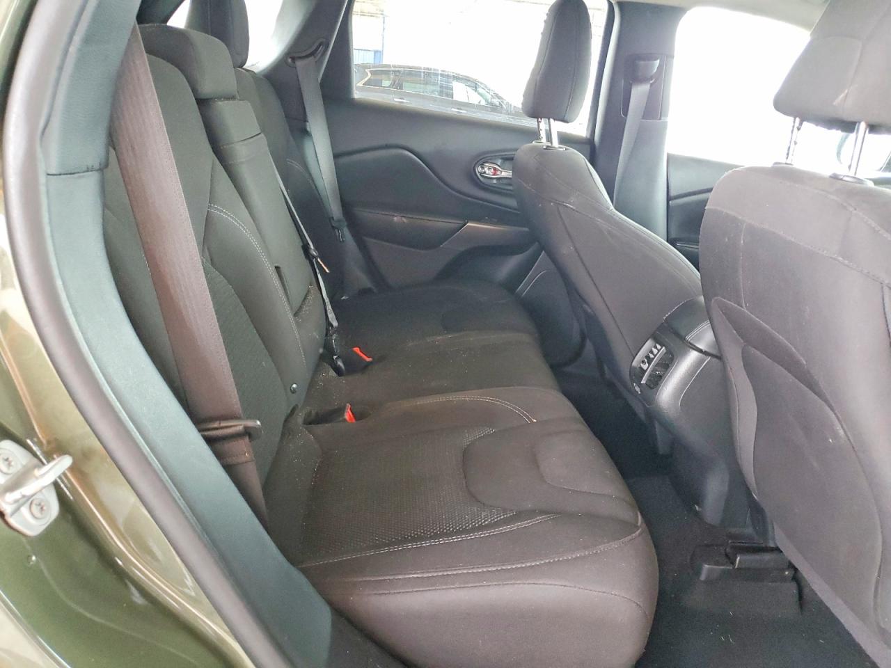2019 JEEP CHEROKEE LATITUDE photo 28