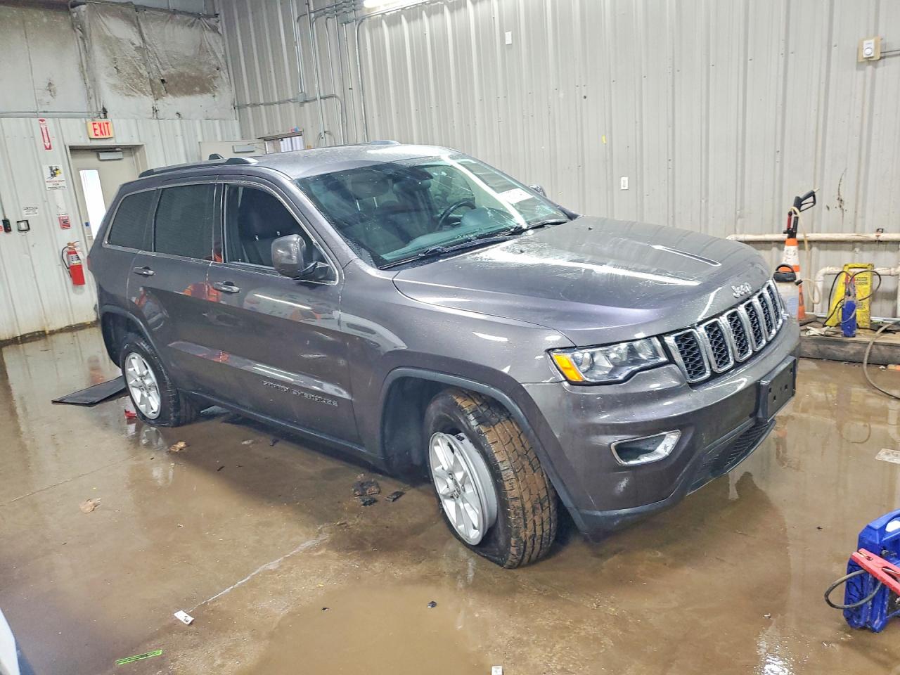 2020 JEEP GRAND CHEROKEE LAREDO photo 4