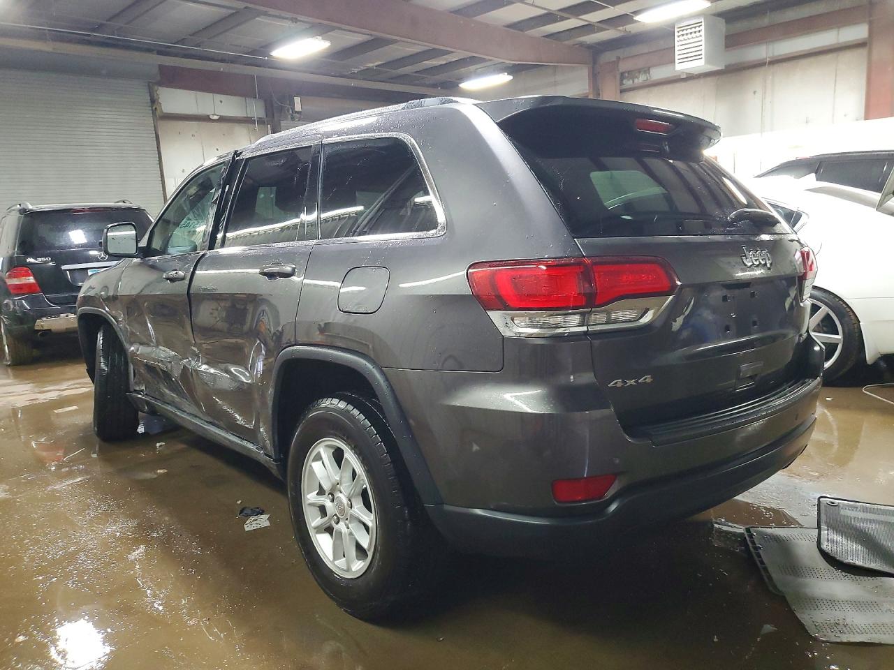 2020 JEEP GRAND CHEROKEE LAREDO photo 2
