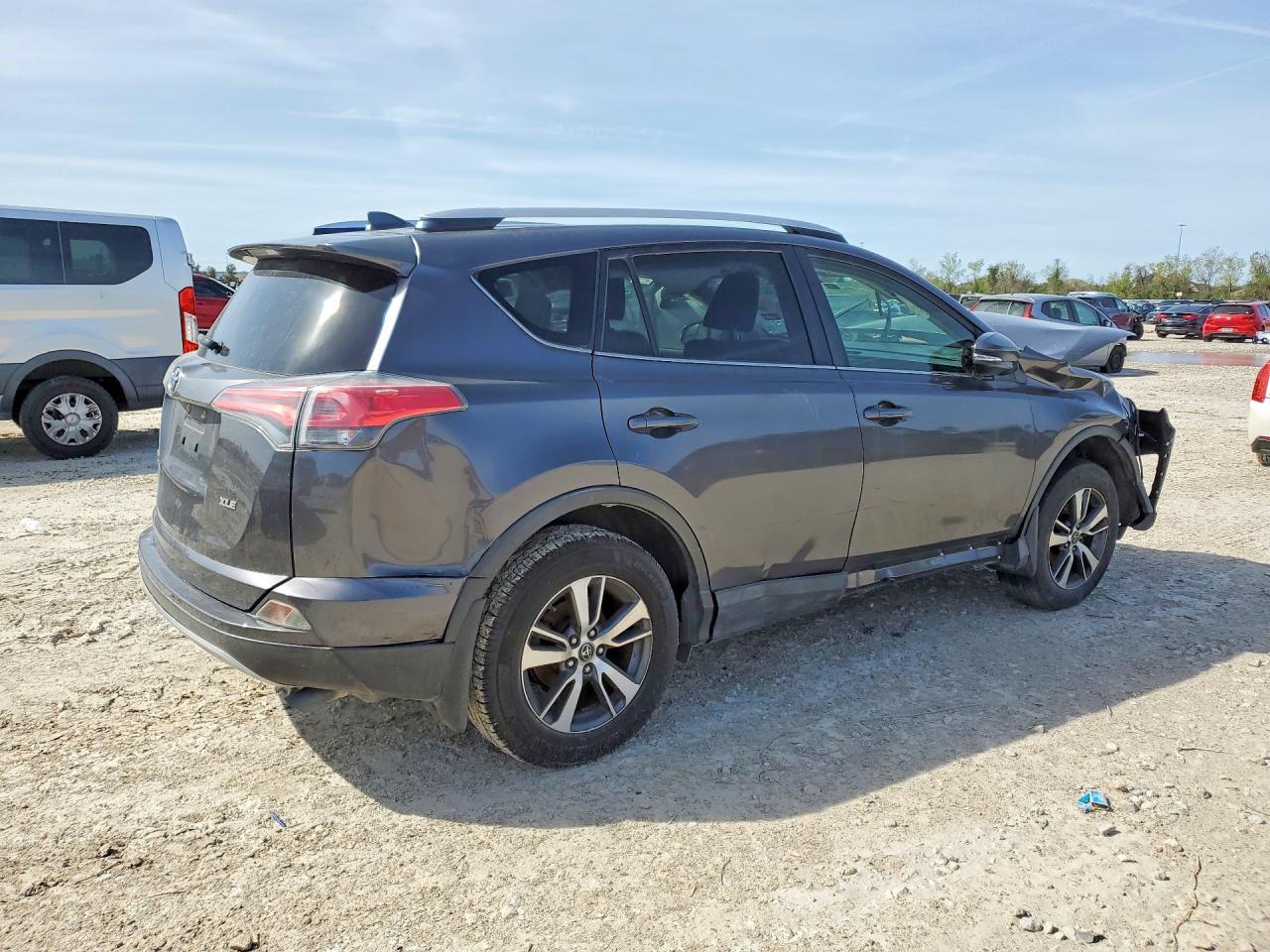 2016 TOYOTA RAV4 XLE photo 7