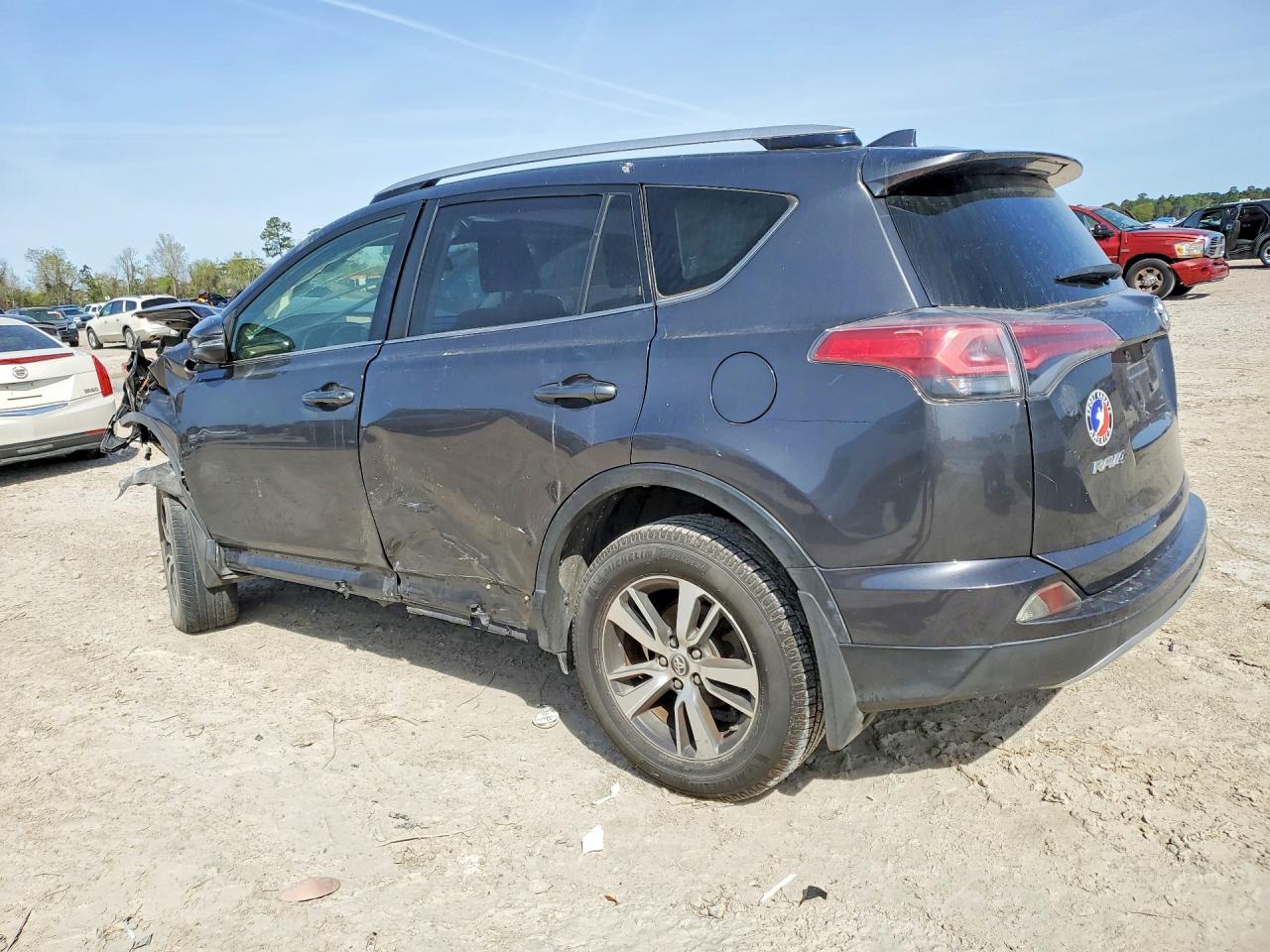 2016 TOYOTA RAV4 XLE photo 4