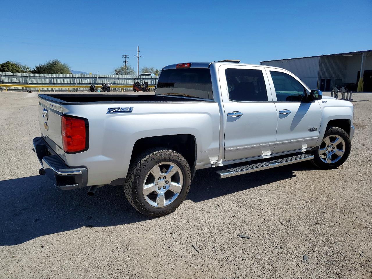 2016 CHEVROLET SILVERADO C1500 LT photo 3