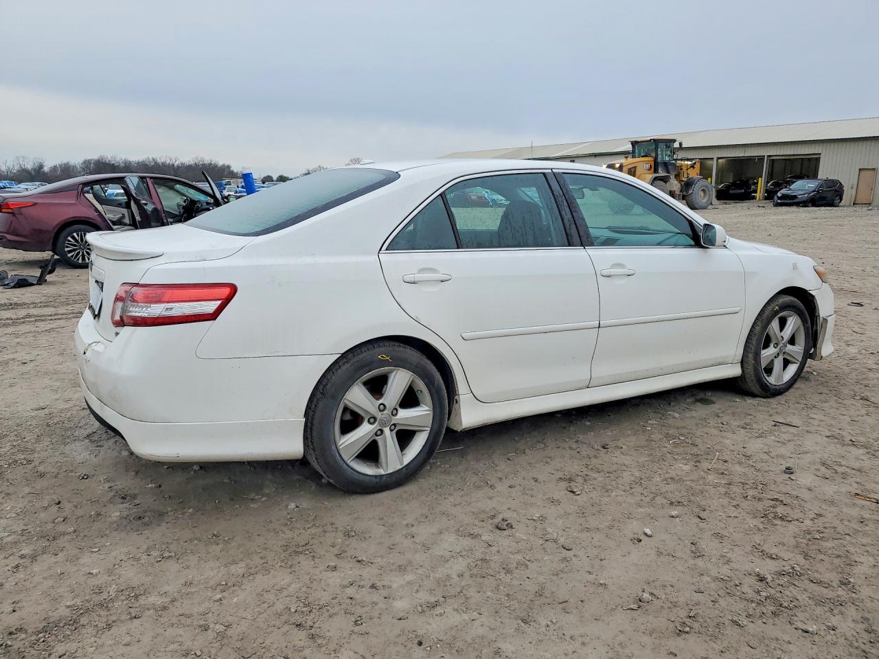 2011 TOYOTA CAMRY SE photo 5