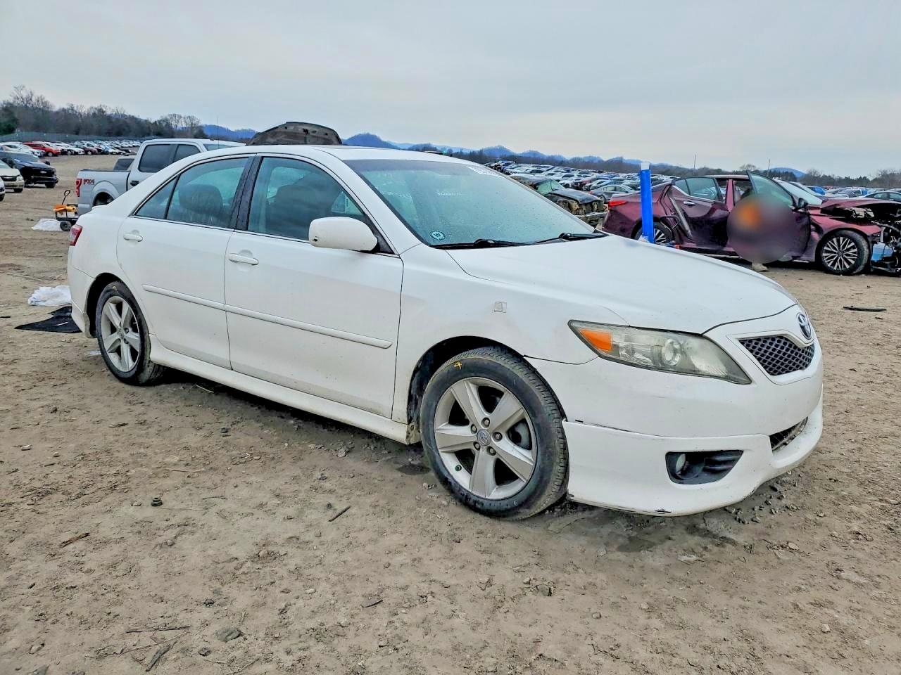 2011 TOYOTA CAMRY SE photo 7