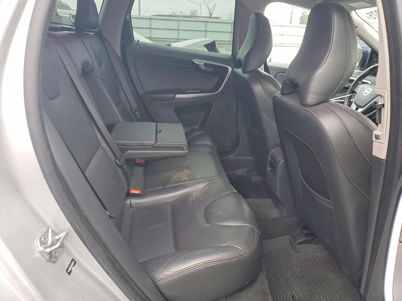 2017 VOLVO XC60 T6 DYNAMIC photo 31