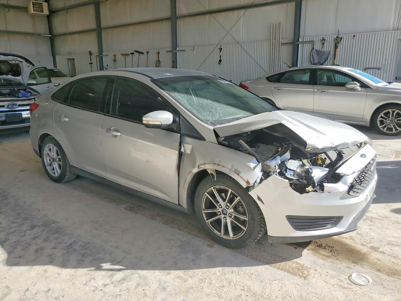 2017 FORD FOCUS SE photo 4