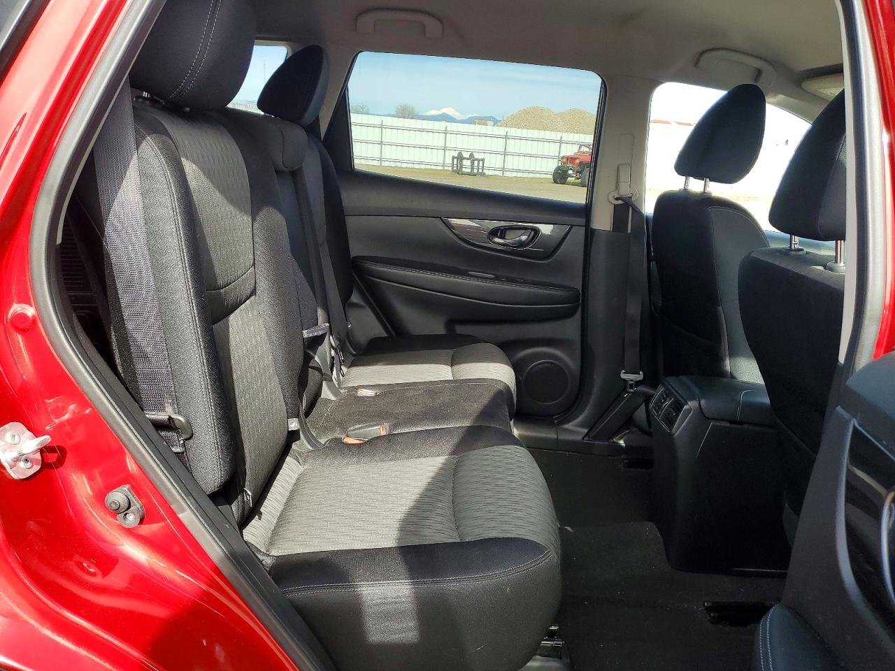 2017 NISSAN ROGUE SV photo 28