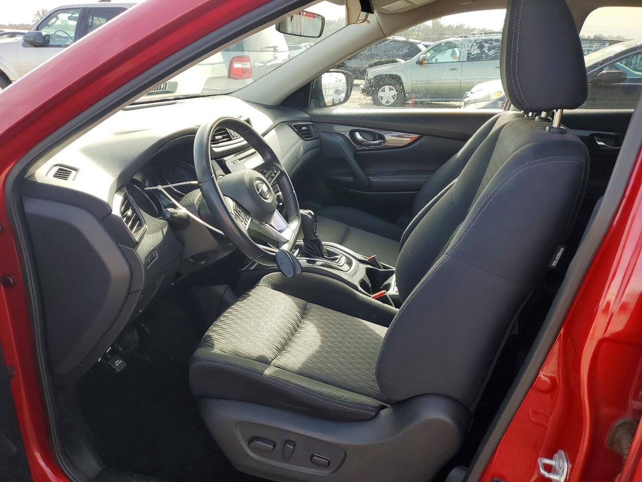 2017 NISSAN ROGUE SV photo 19
