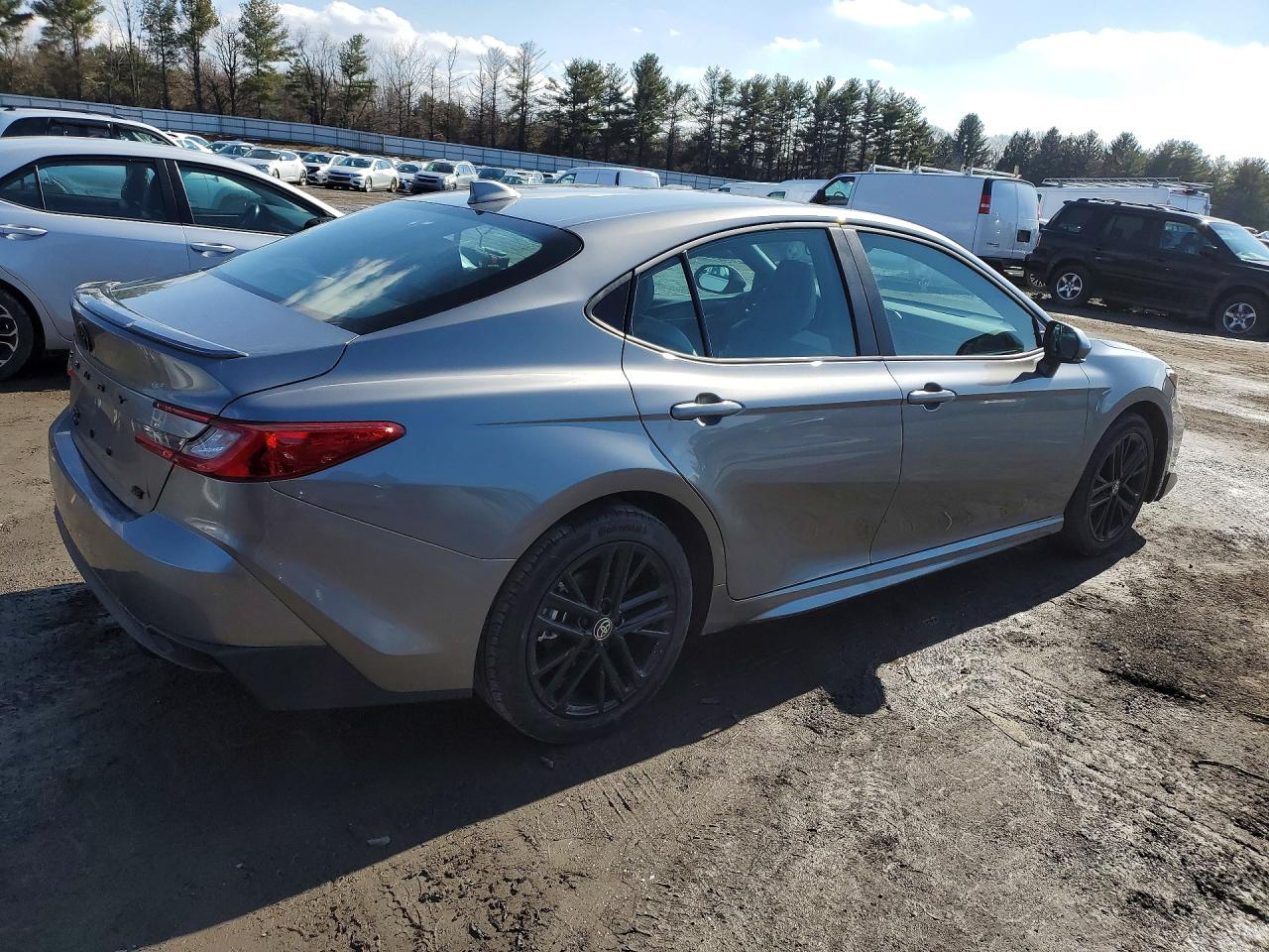 2026 TOYOTA CAMRY SE photo 5
