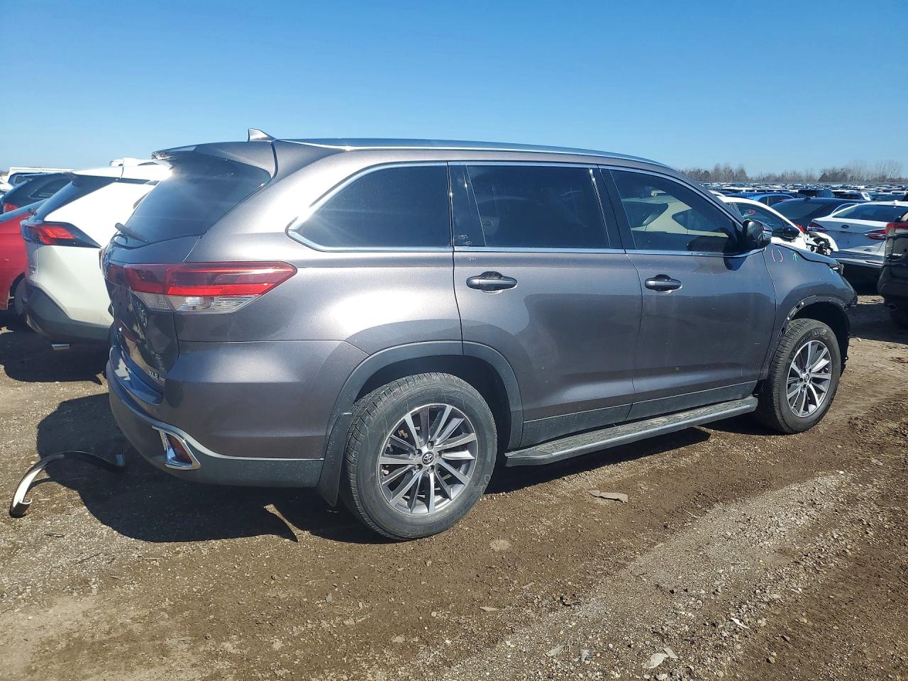 2019 TOYOTA HIGHLANDER XLE photo 5