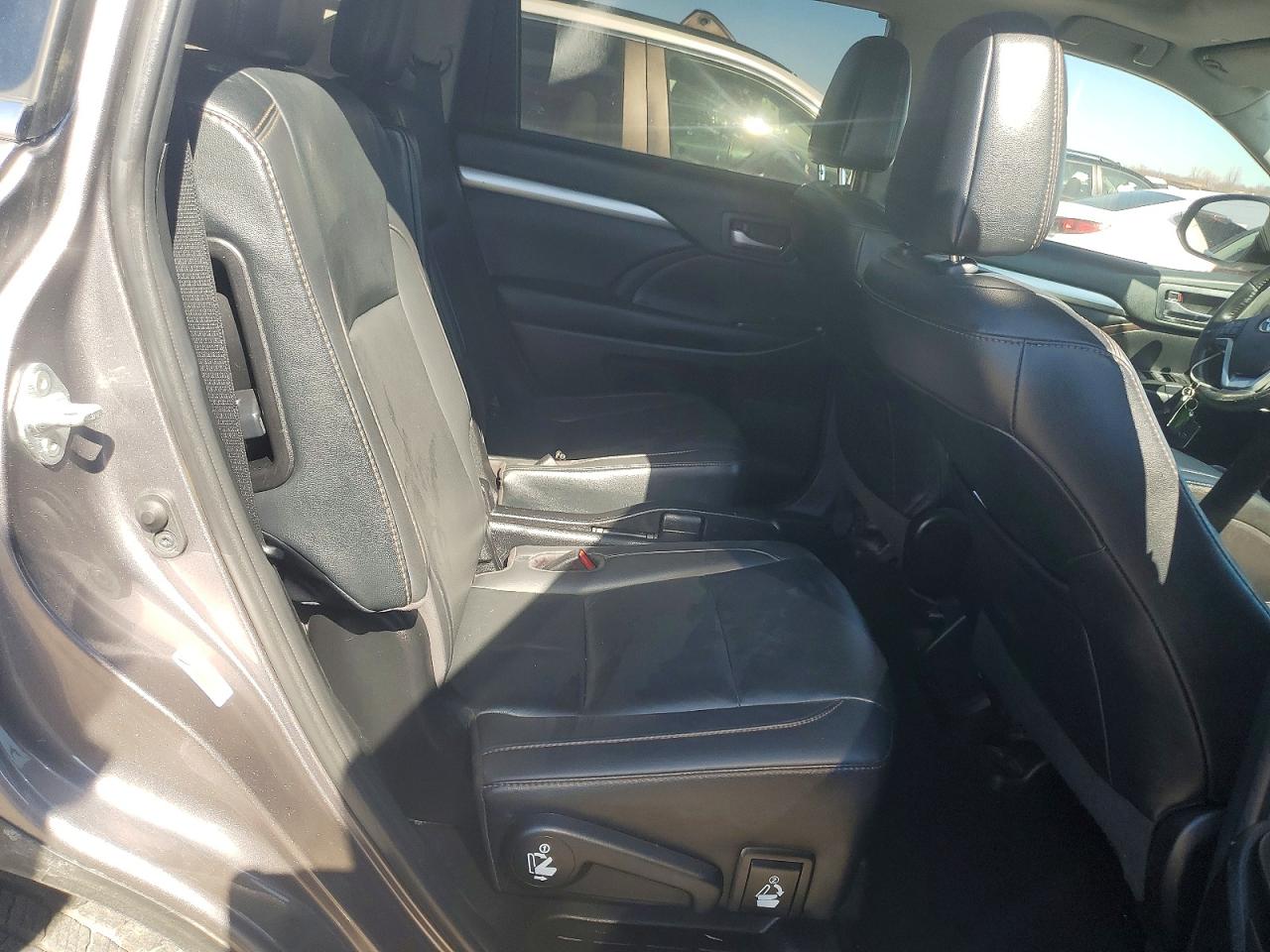 2019 TOYOTA HIGHLANDER XLE photo 21