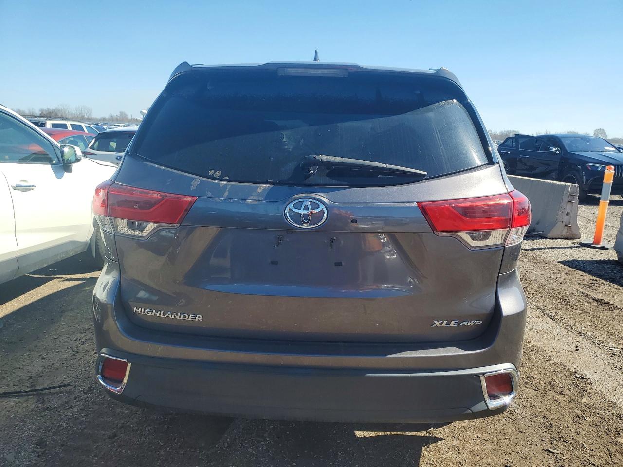 2019 TOYOTA HIGHLANDER XLE photo 11