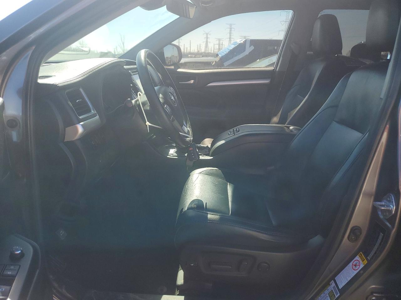 2019 TOYOTA HIGHLANDER XLE photo 13