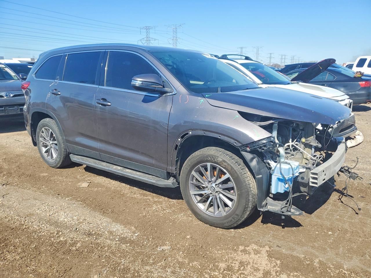 2019 TOYOTA HIGHLANDER XLE photo 7