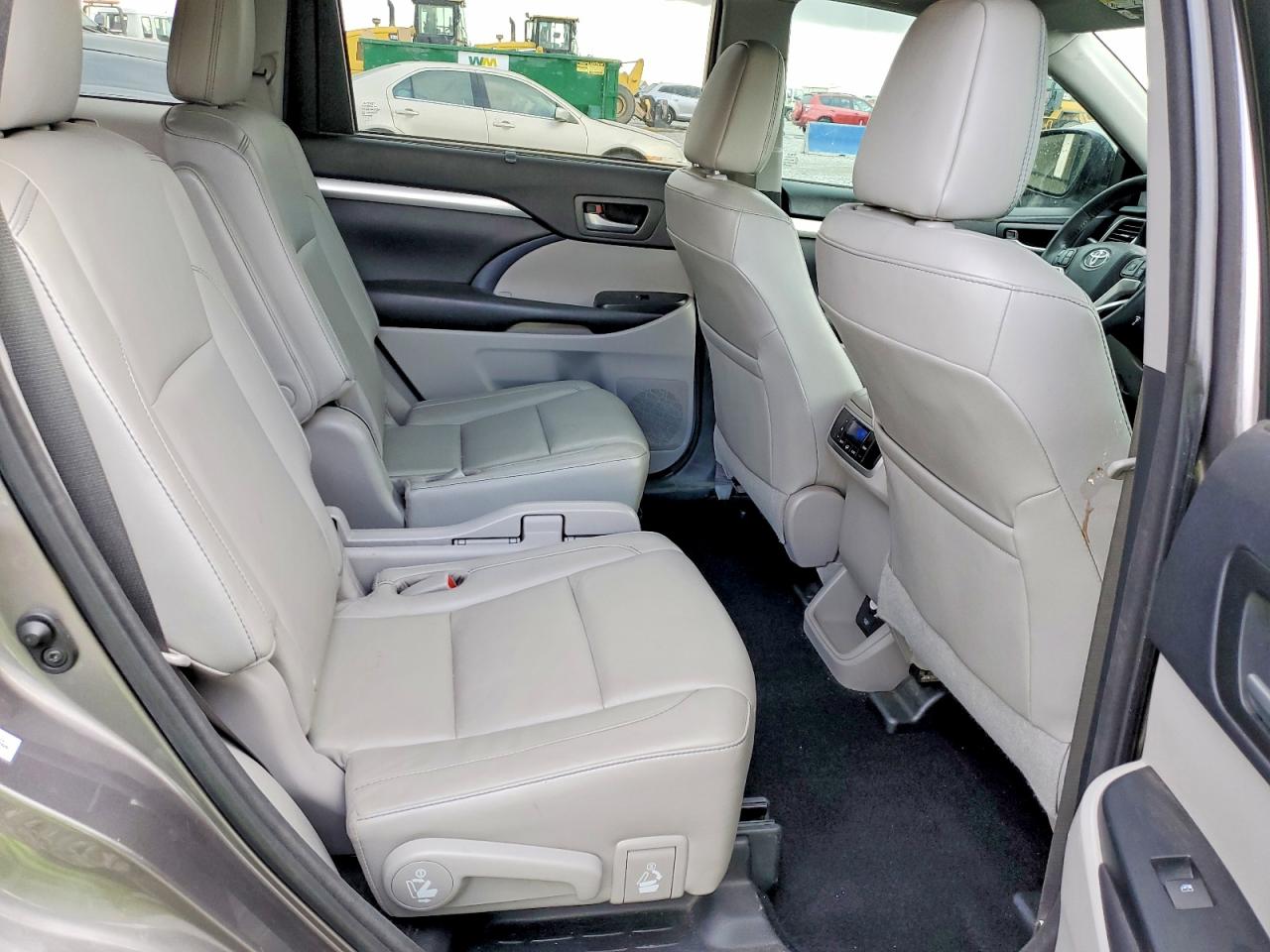2016 TOYOTA HIGHLANDER XLE photo 21