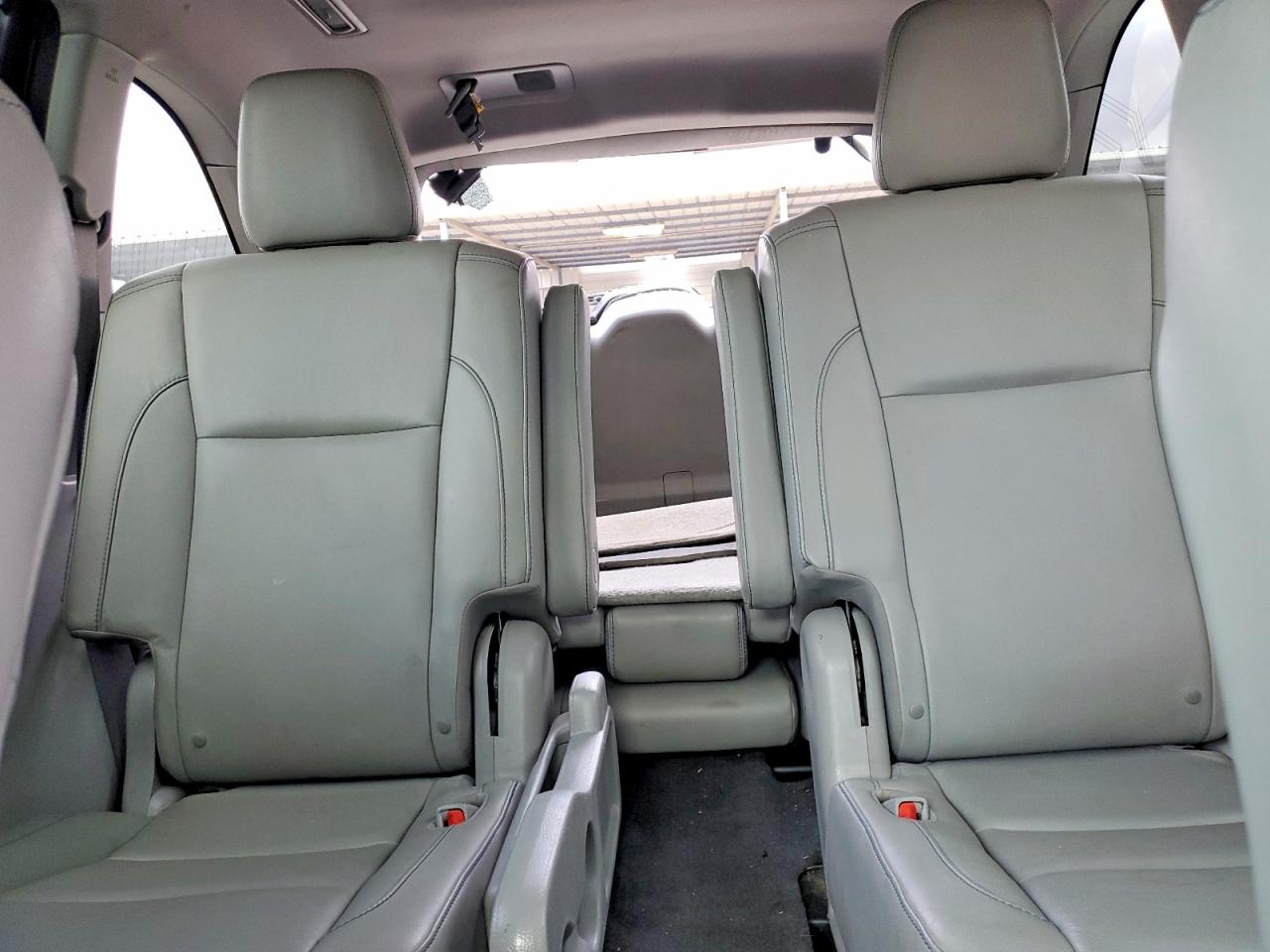 2016 TOYOTA HIGHLANDER XLE photo 19