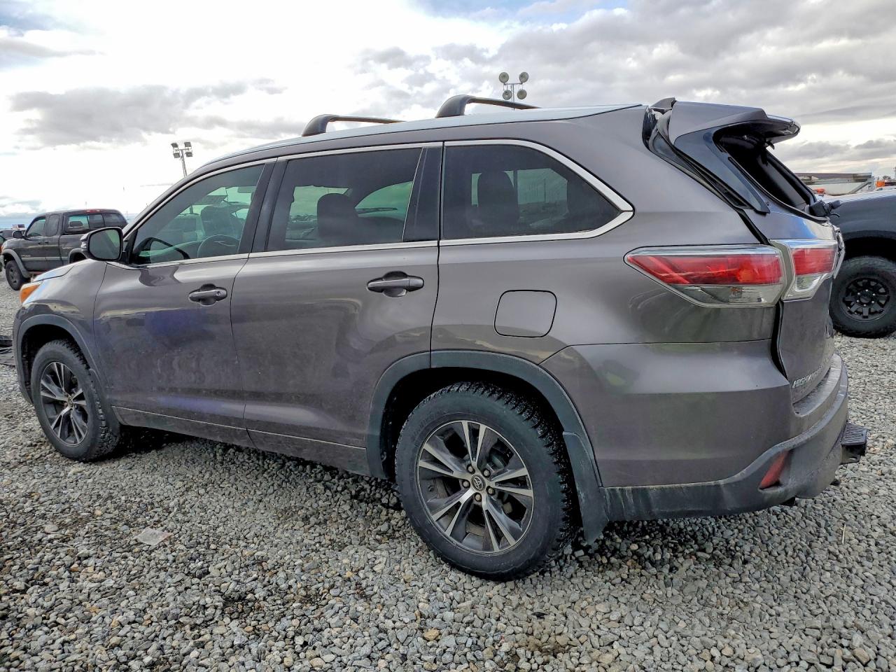 2016 TOYOTA HIGHLANDER XLE photo 3