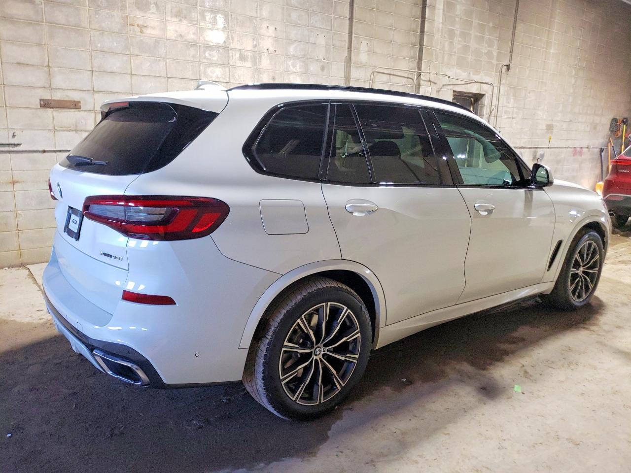 2022 BMW X5 XDRIVE40I photo 3
