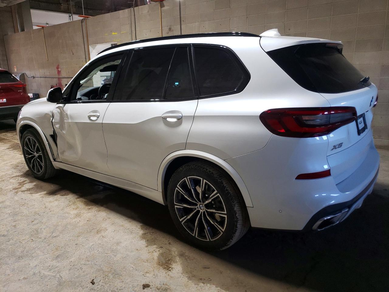 2022 BMW X5 XDRIVE40I photo 2