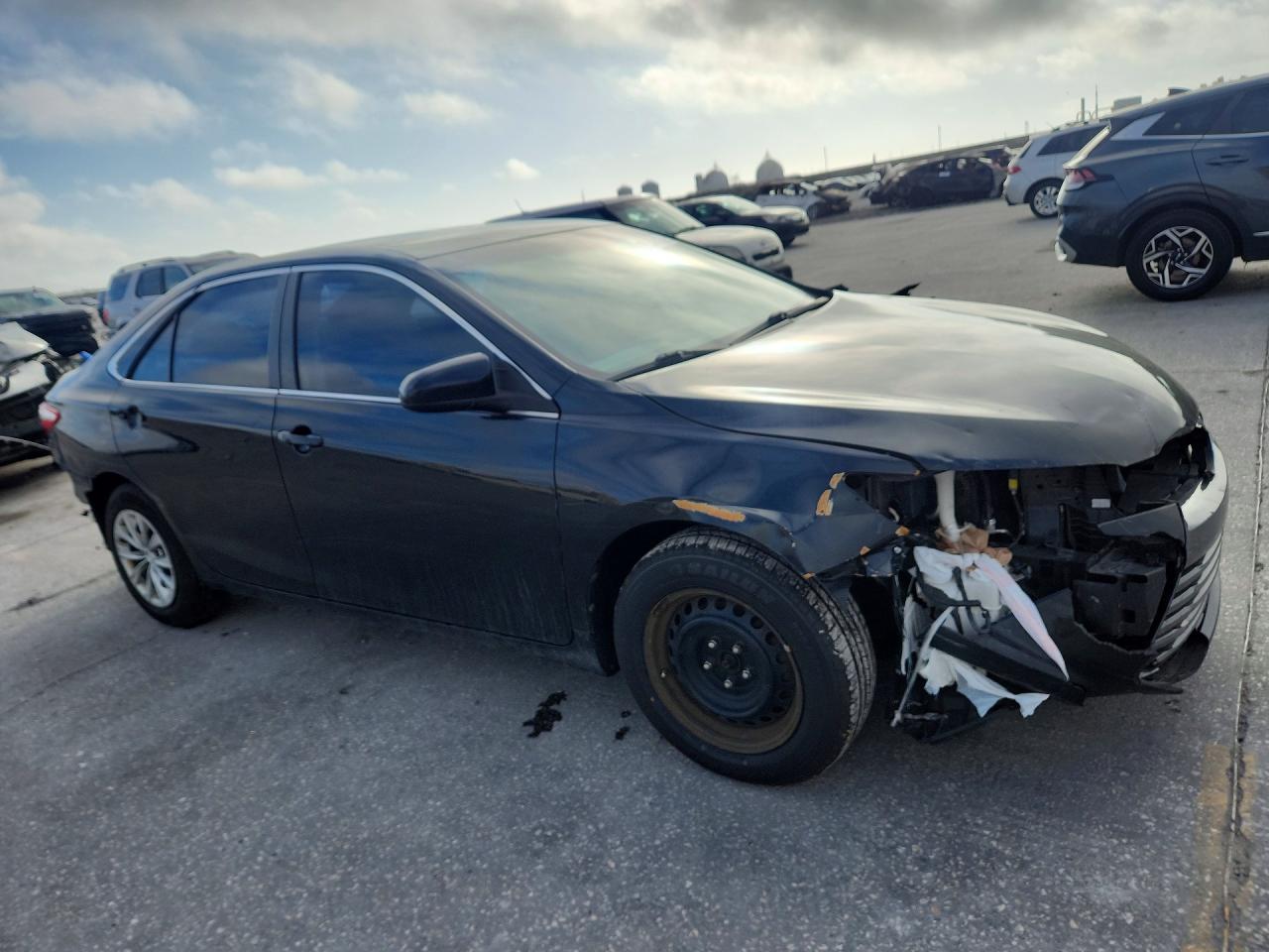 2015 TOYOTA CAMRY LE photo 10