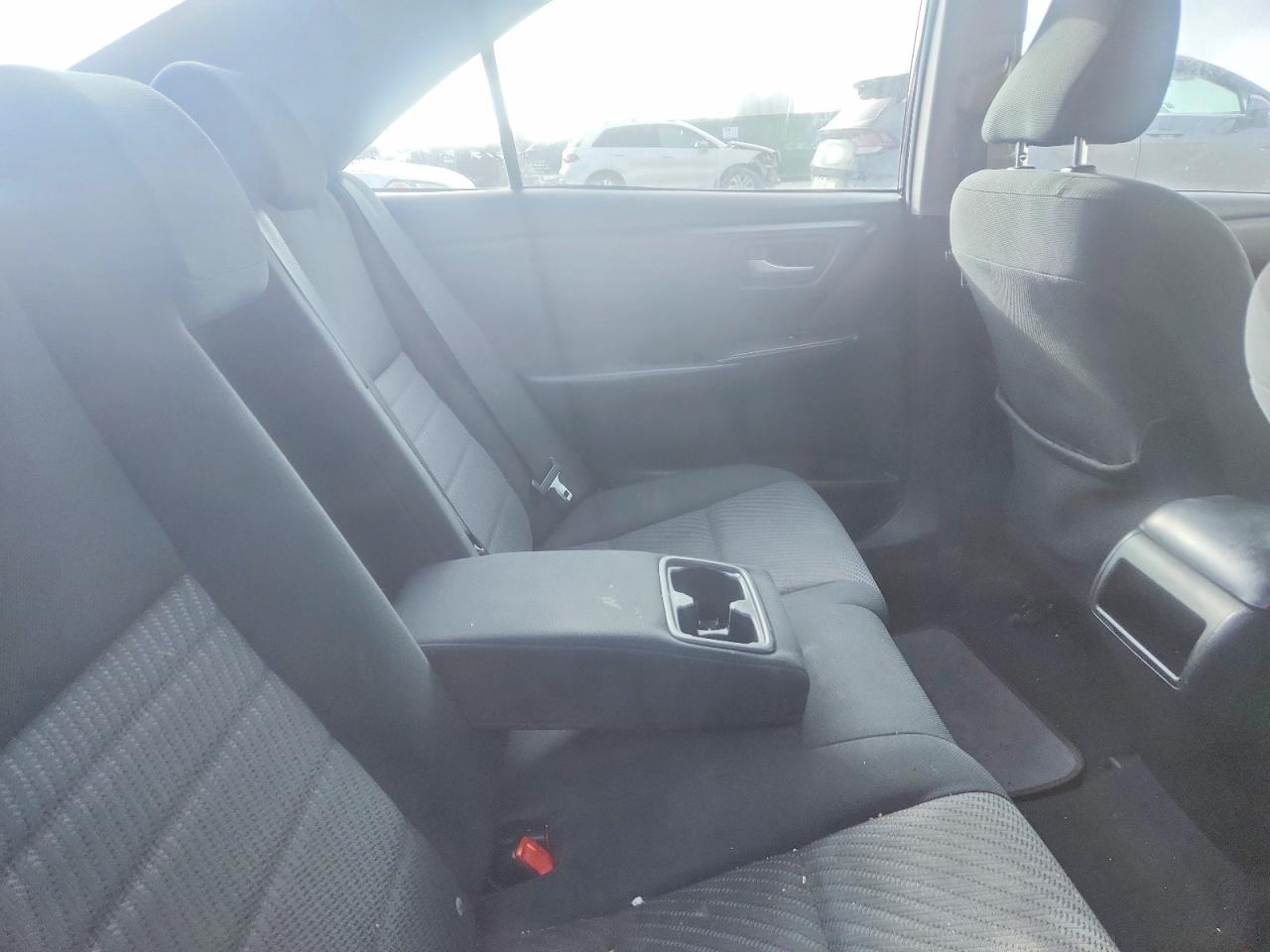 2015 TOYOTA CAMRY LE photo 28