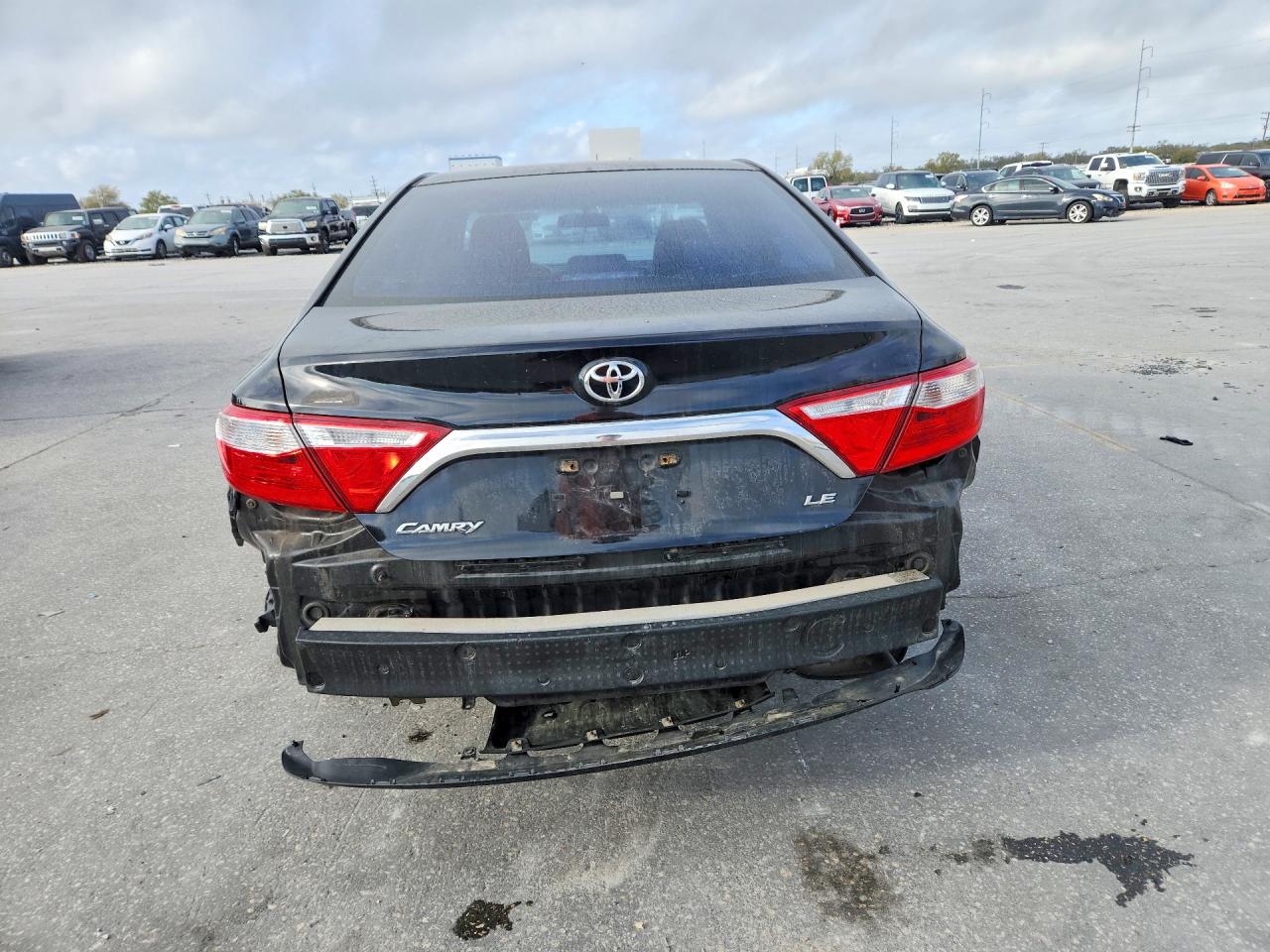 2015 TOYOTA CAMRY LE photo 16