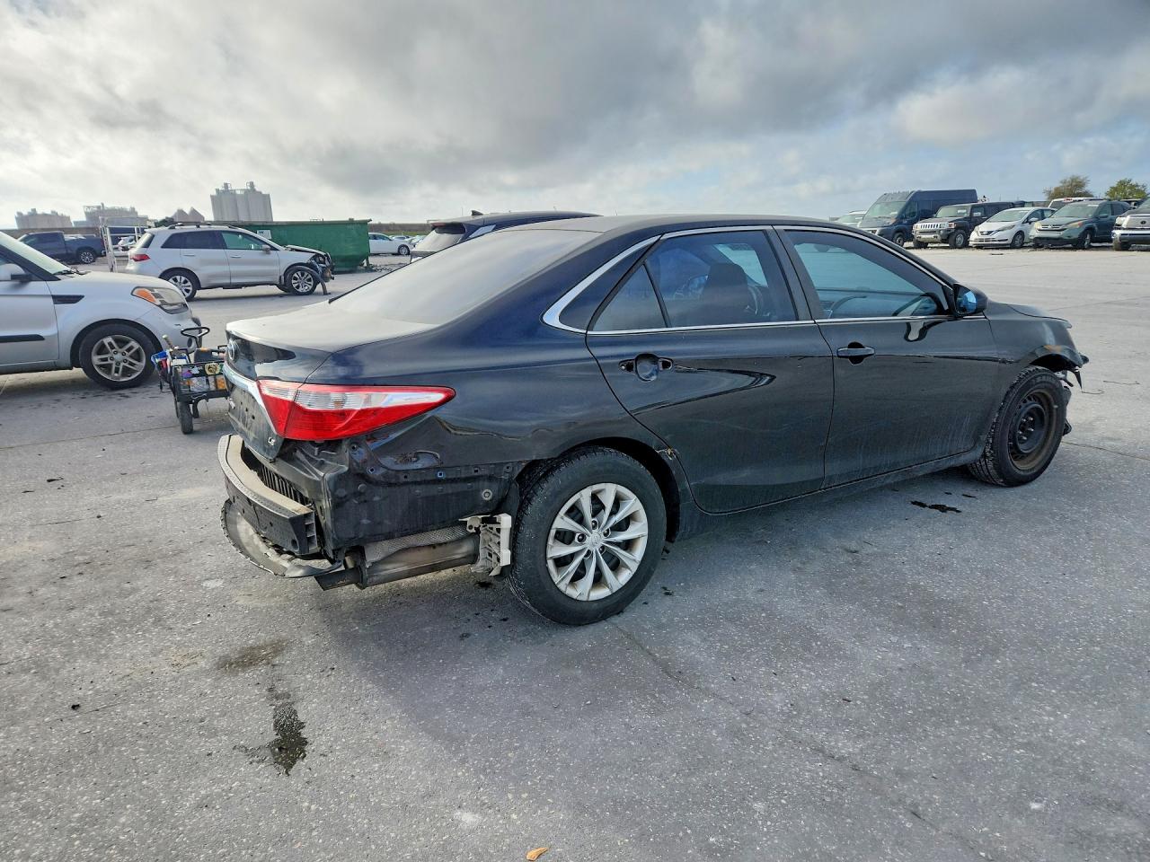 2015 TOYOTA CAMRY LE photo 7