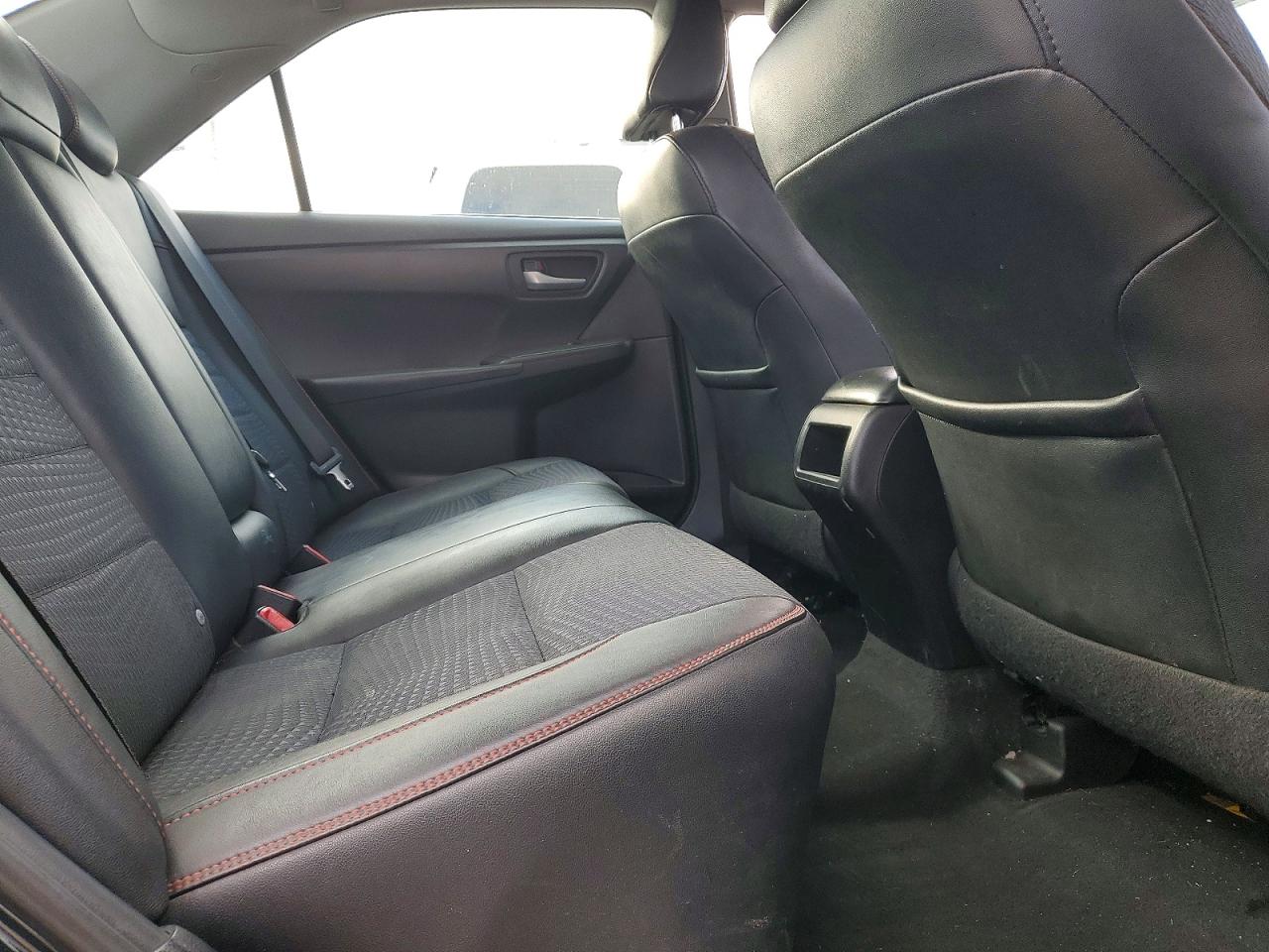 2015 TOYOTA CAMRY SE photo 19