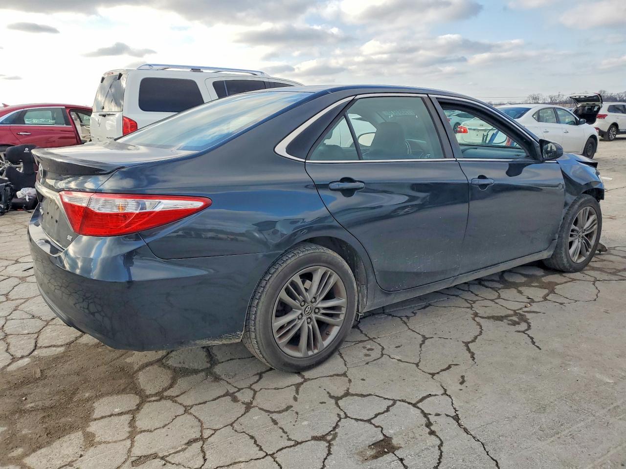 2015 TOYOTA CAMRY SE photo 5