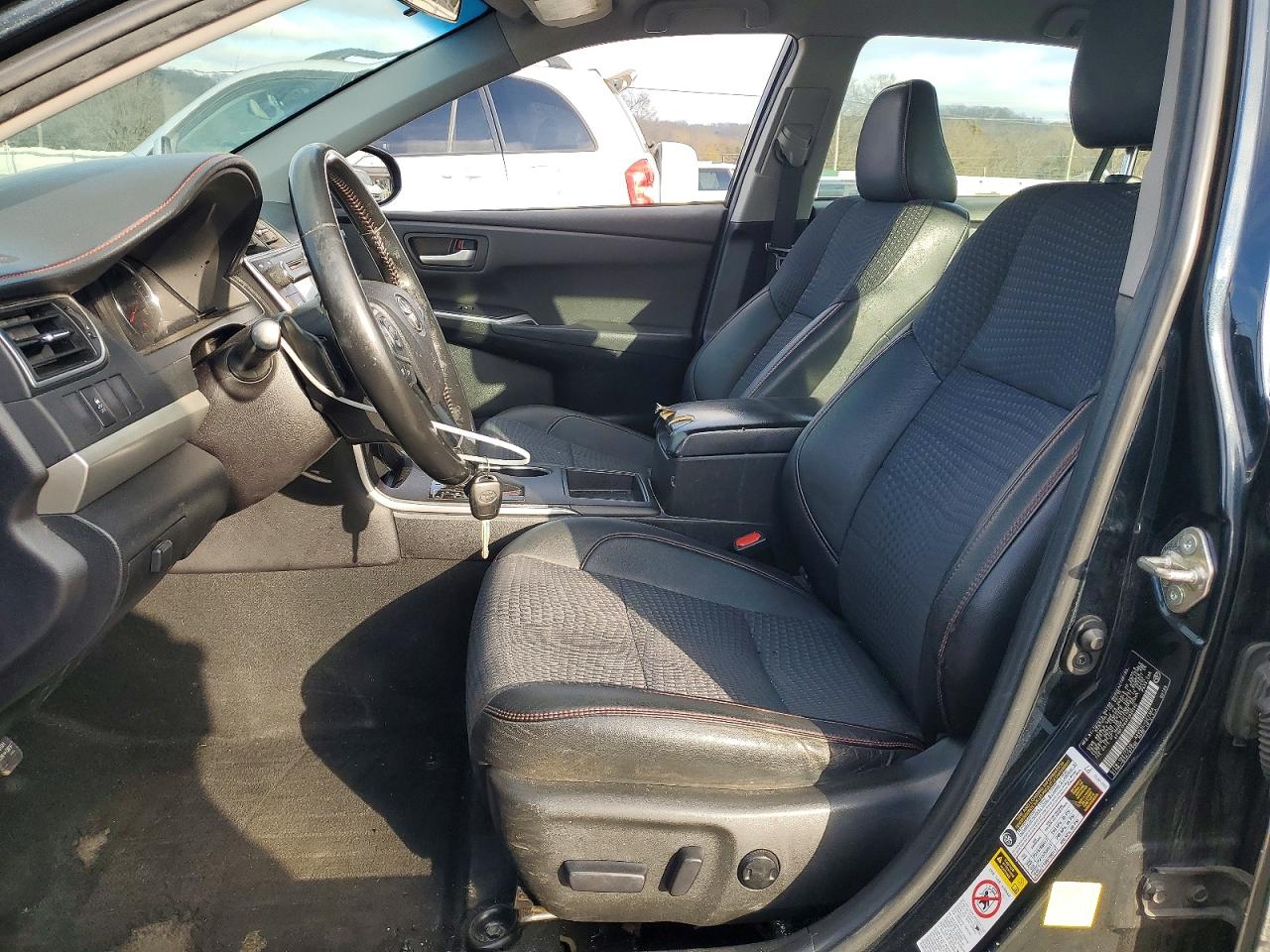 2015 TOYOTA CAMRY SE photo 13