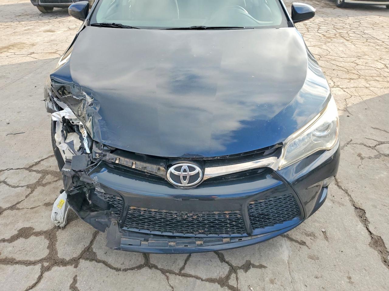 2015 TOYOTA CAMRY SE photo 21