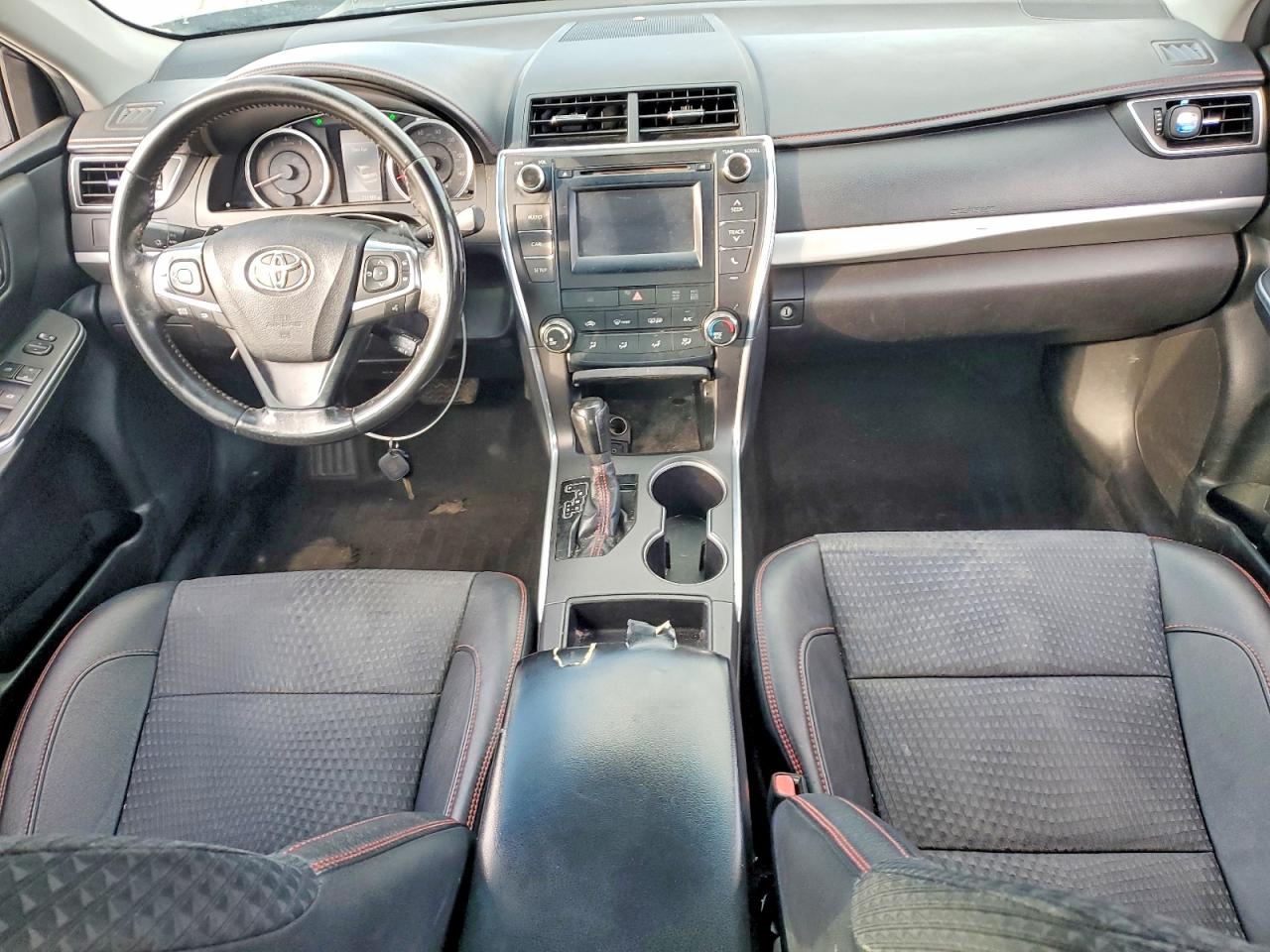 2015 TOYOTA CAMRY SE photo 15