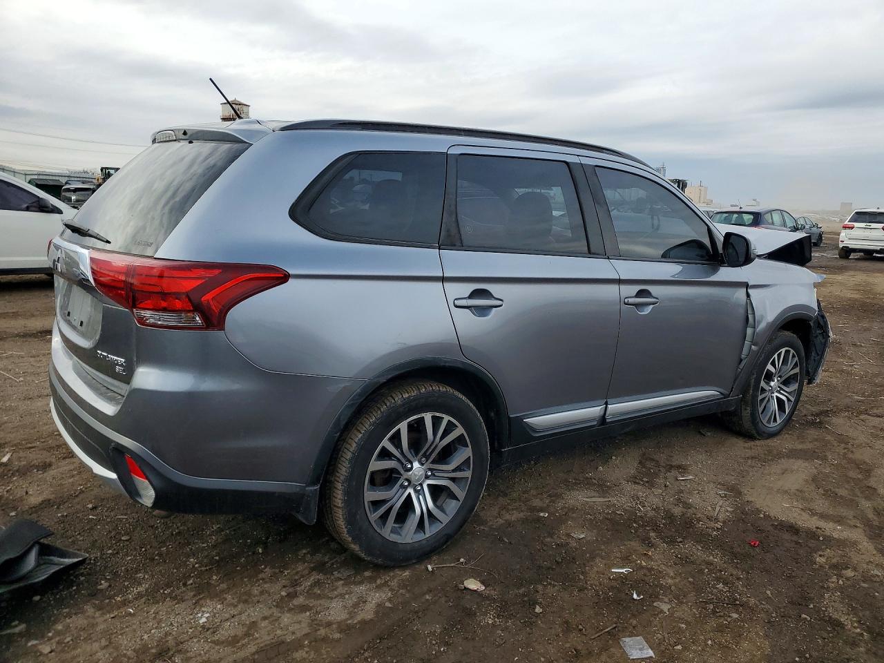 2016 MITSUBISHI OUTLANDER SE photo 5