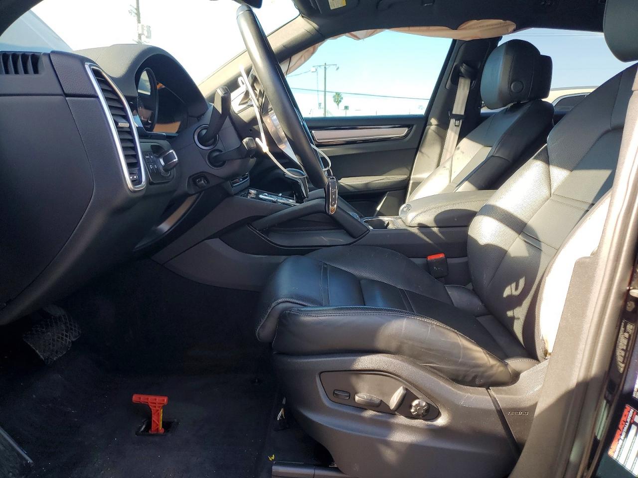 2022 PORSCHE CAYENNE photo 7