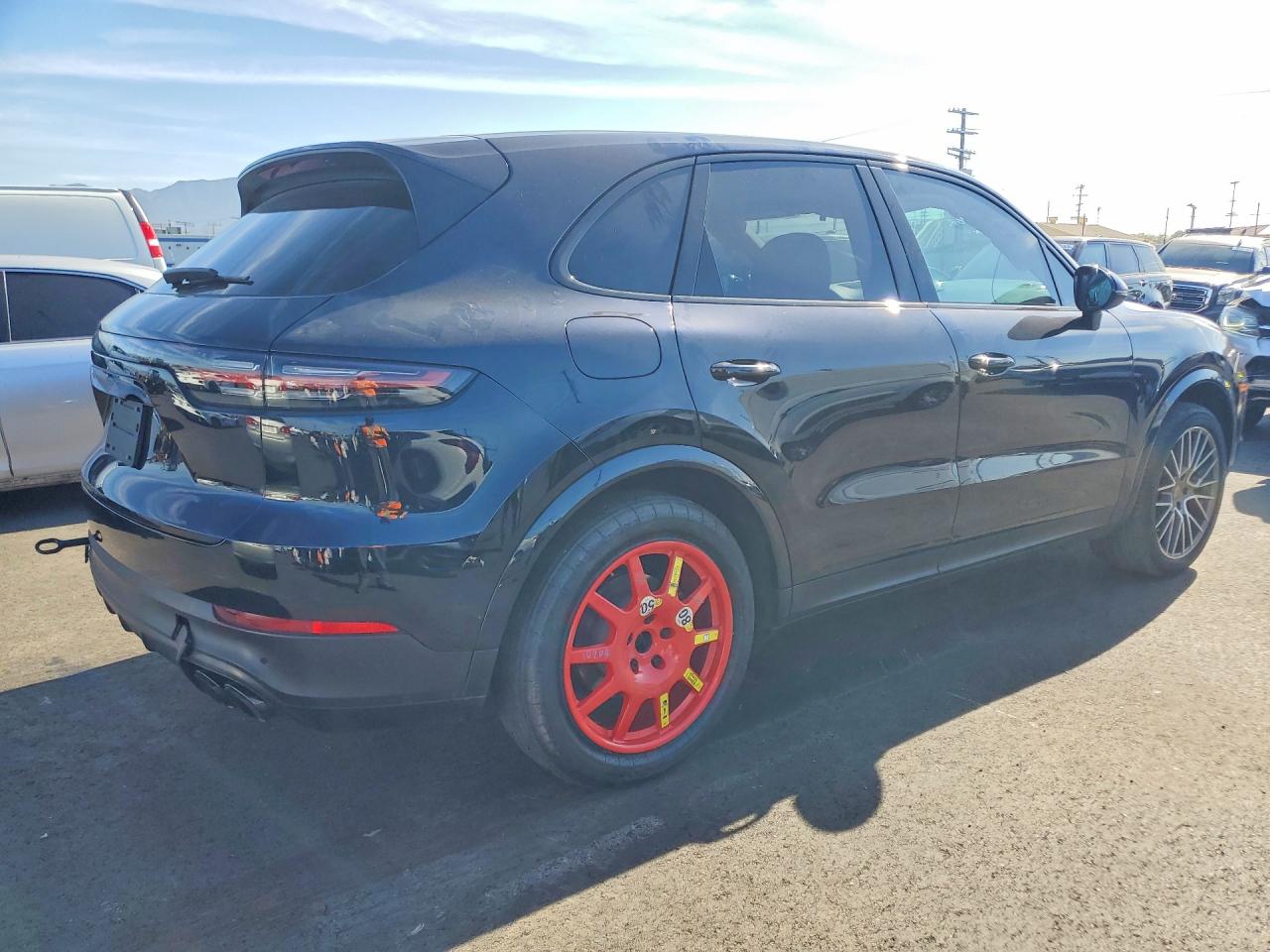 2022 PORSCHE CAYENNE photo 3