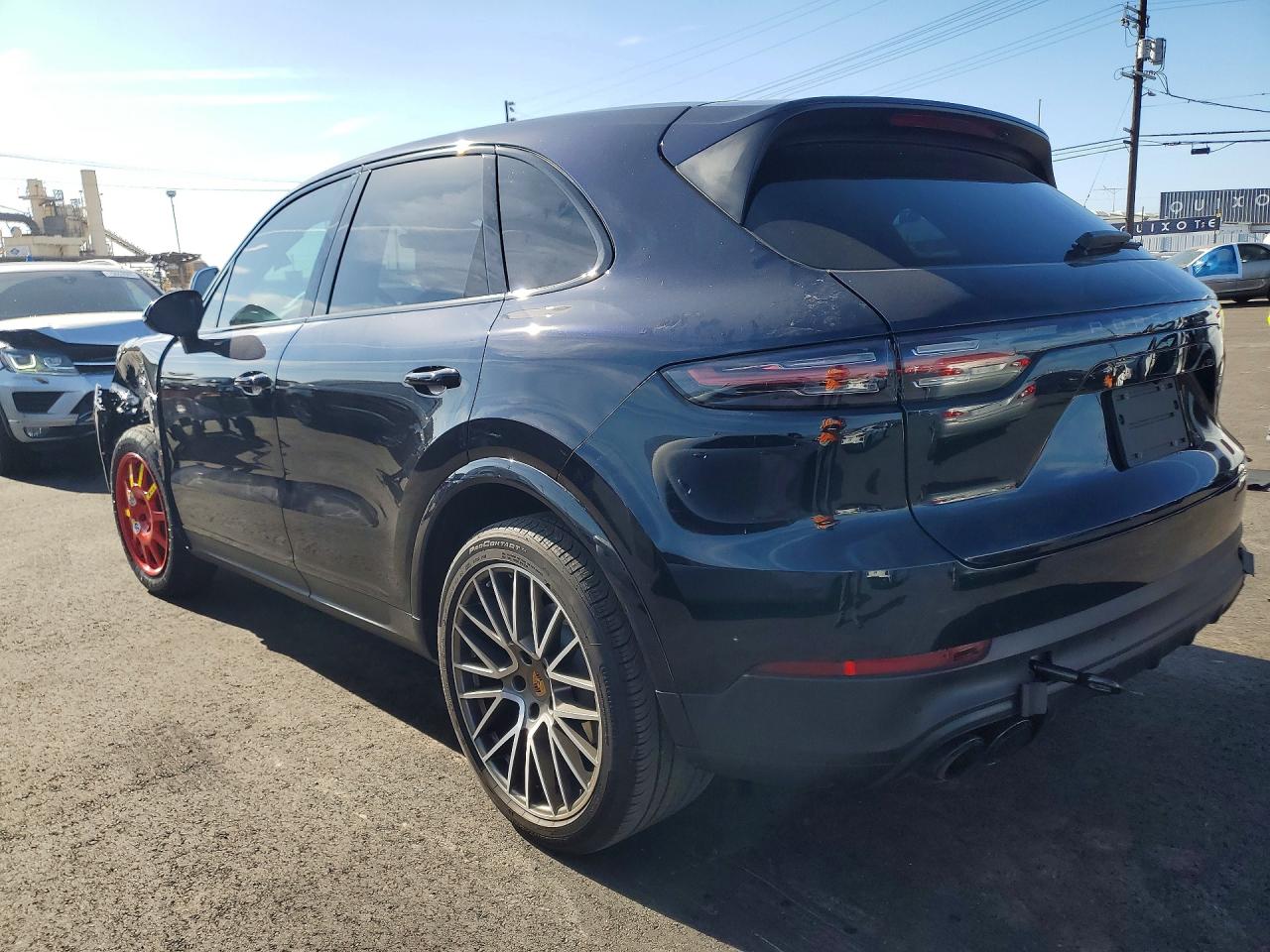 2022 PORSCHE CAYENNE photo 2
