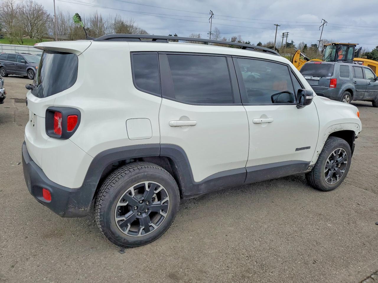 2023 JEEP RENEGADE LATITUDE photo 3