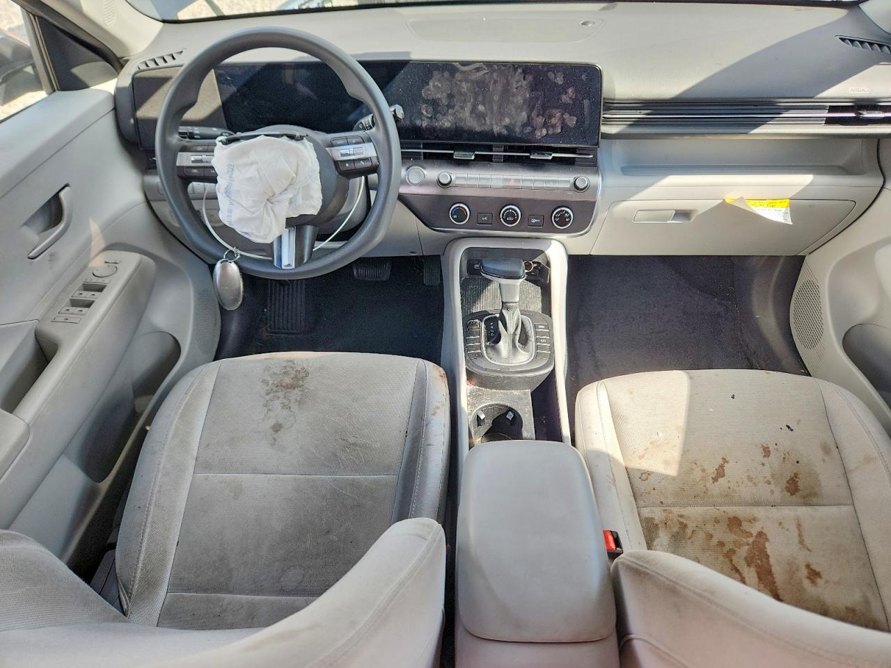 2024 HYUNDAI KONA SE photo 8