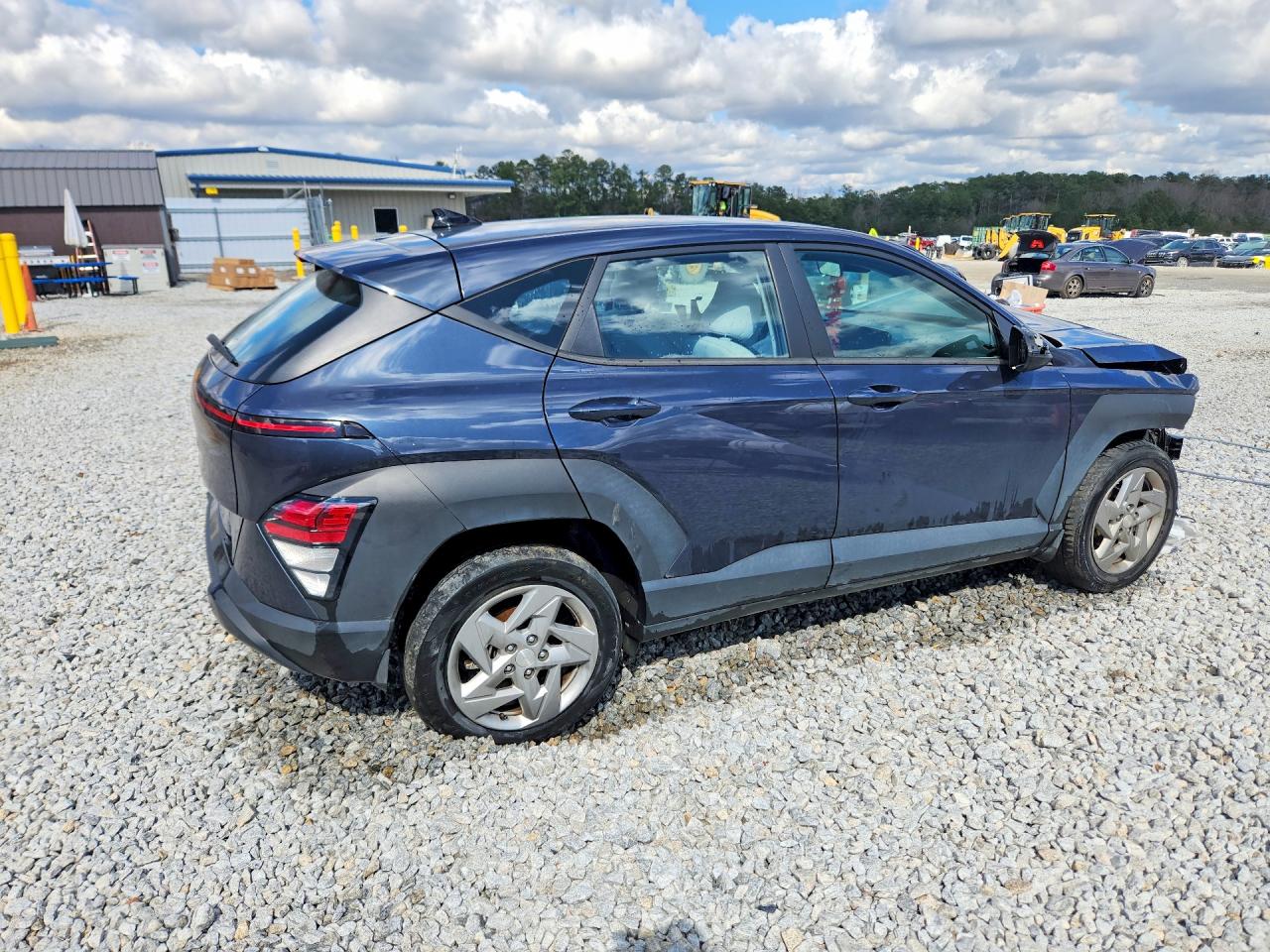 2024 HYUNDAI KONA SE photo 3