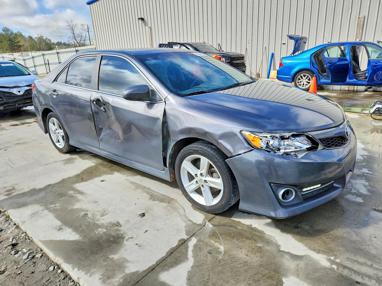 2013 TOYOTA CAMRY SE photo 4