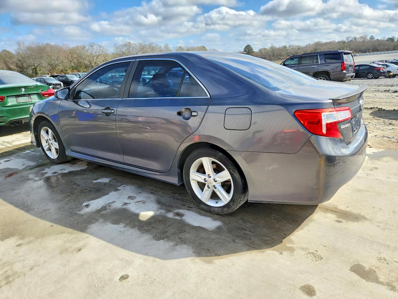 2013 TOYOTA CAMRY SE photo 2