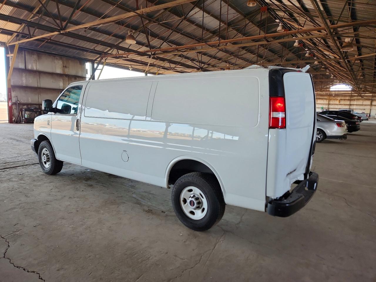 2022 GMC SAVANA G3500 photo 4