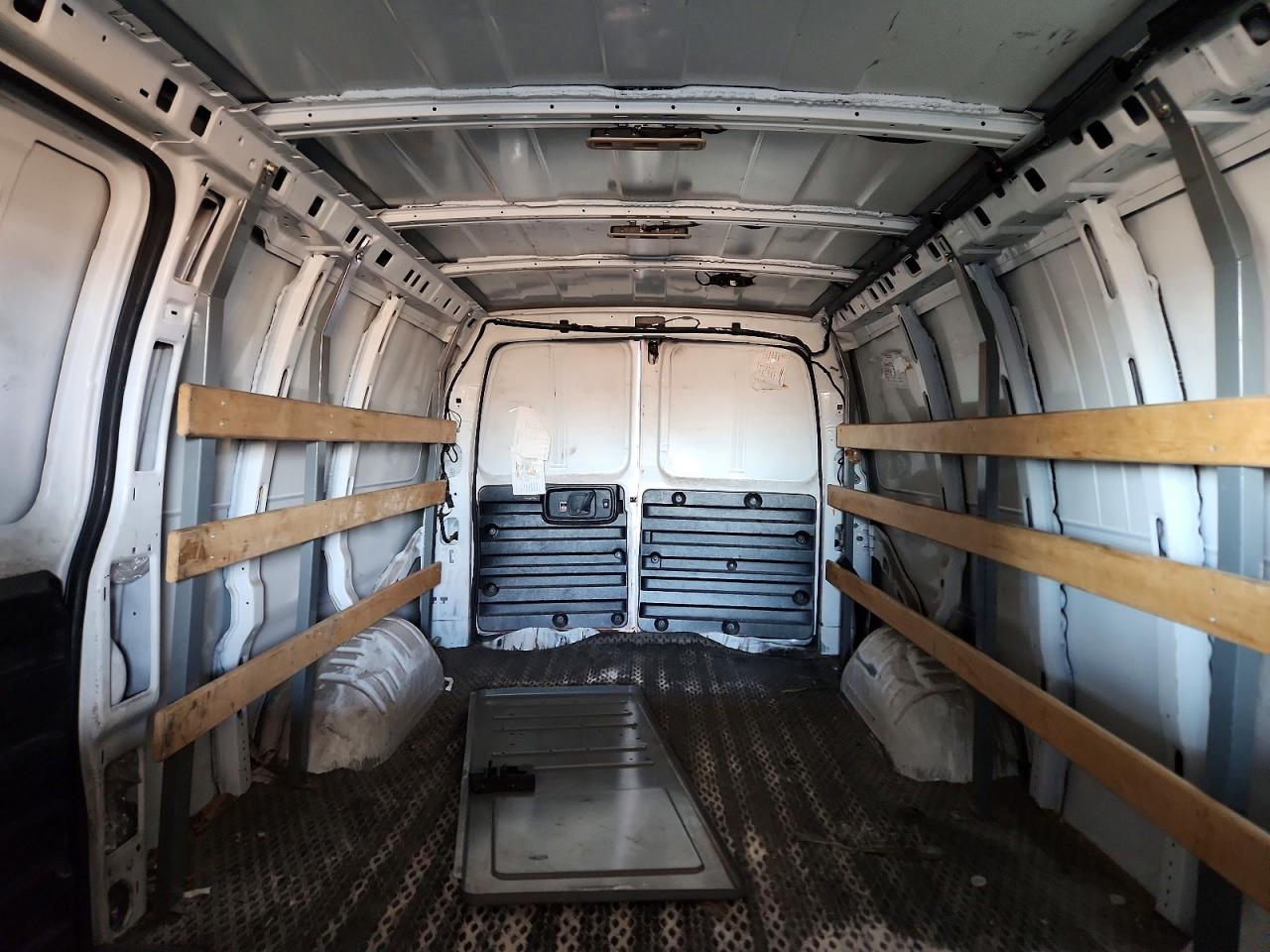 2022 GMC SAVANA G3500 photo 28