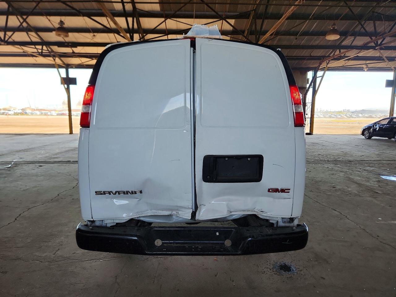 2022 GMC SAVANA G3500 photo 16