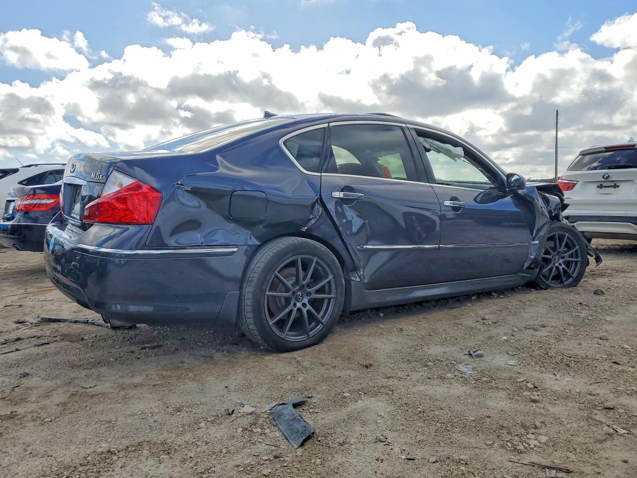 2009 INFINITI M35 X photo 3
