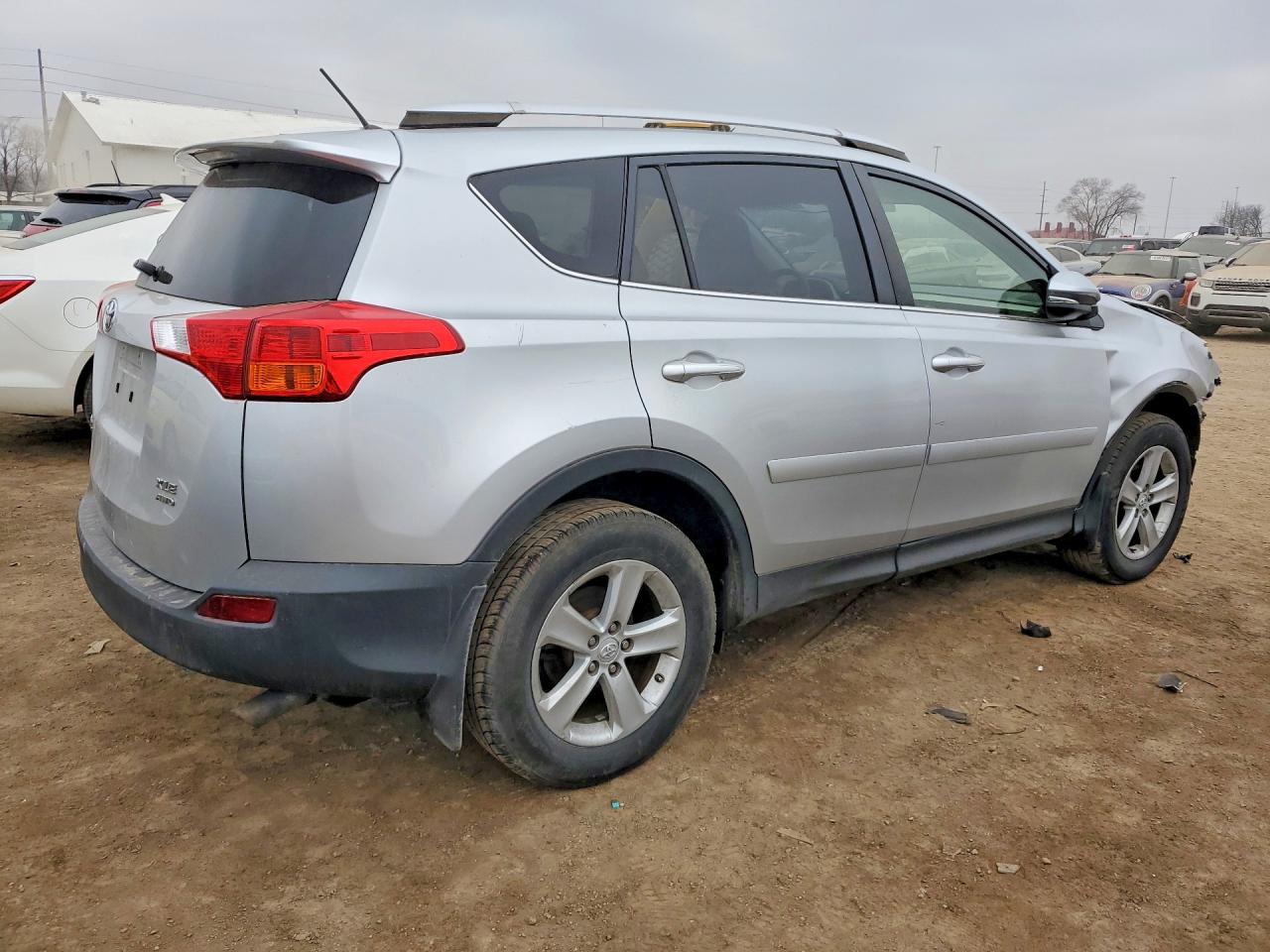 2013 TOYOTA RAV4 XLE photo 3