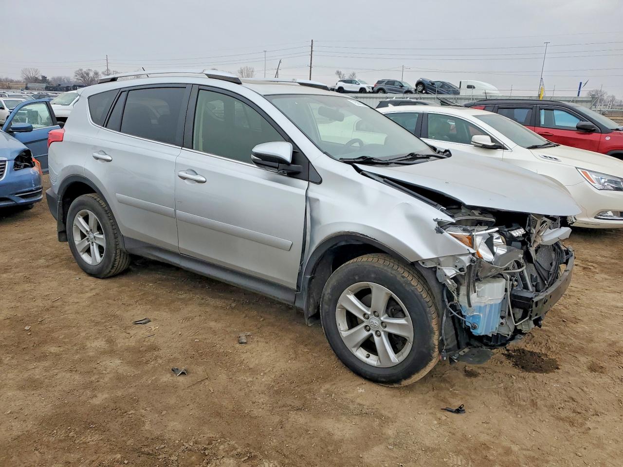 2013 TOYOTA RAV4 XLE photo 4