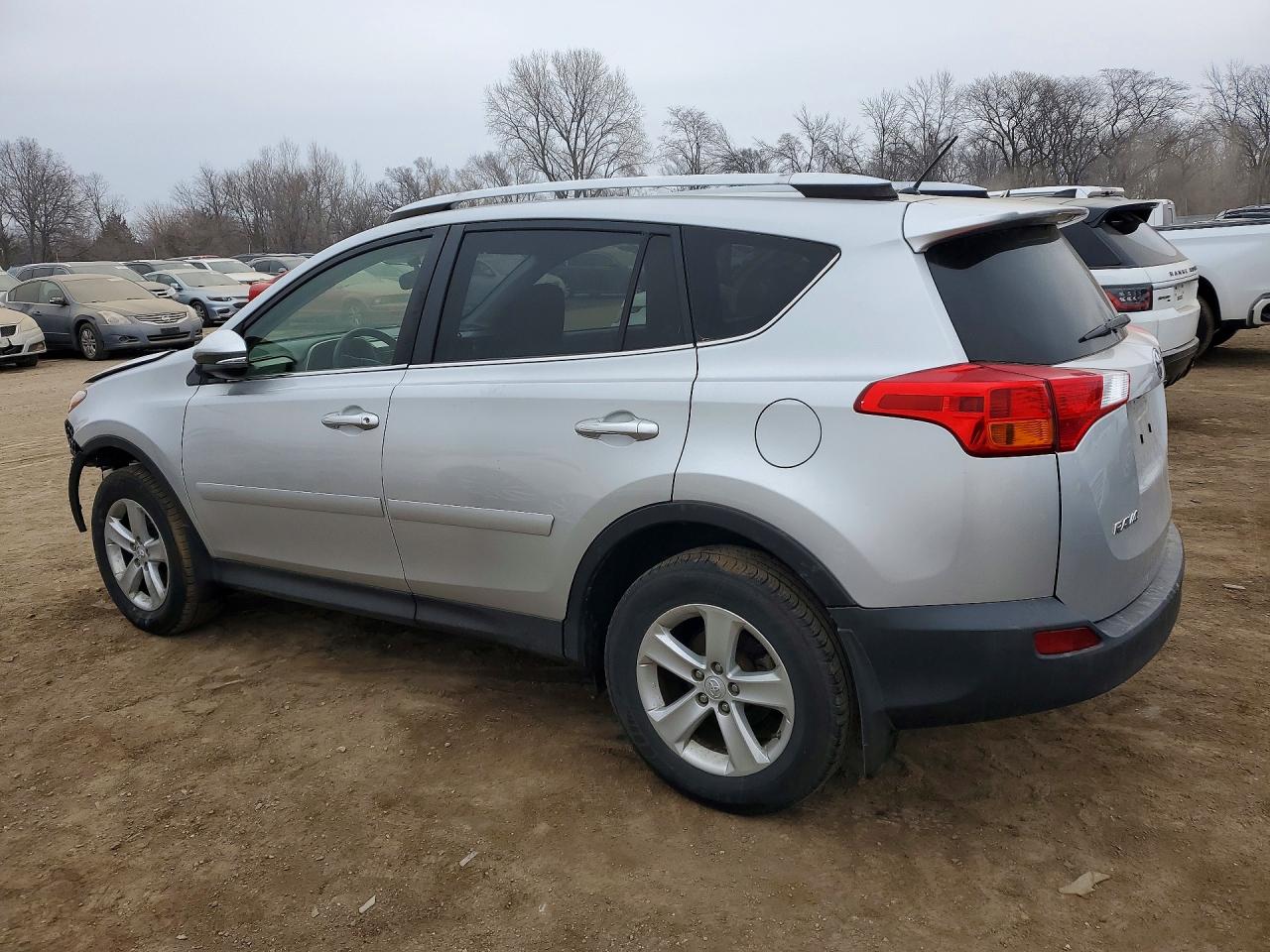 2013 TOYOTA RAV4 XLE photo 2